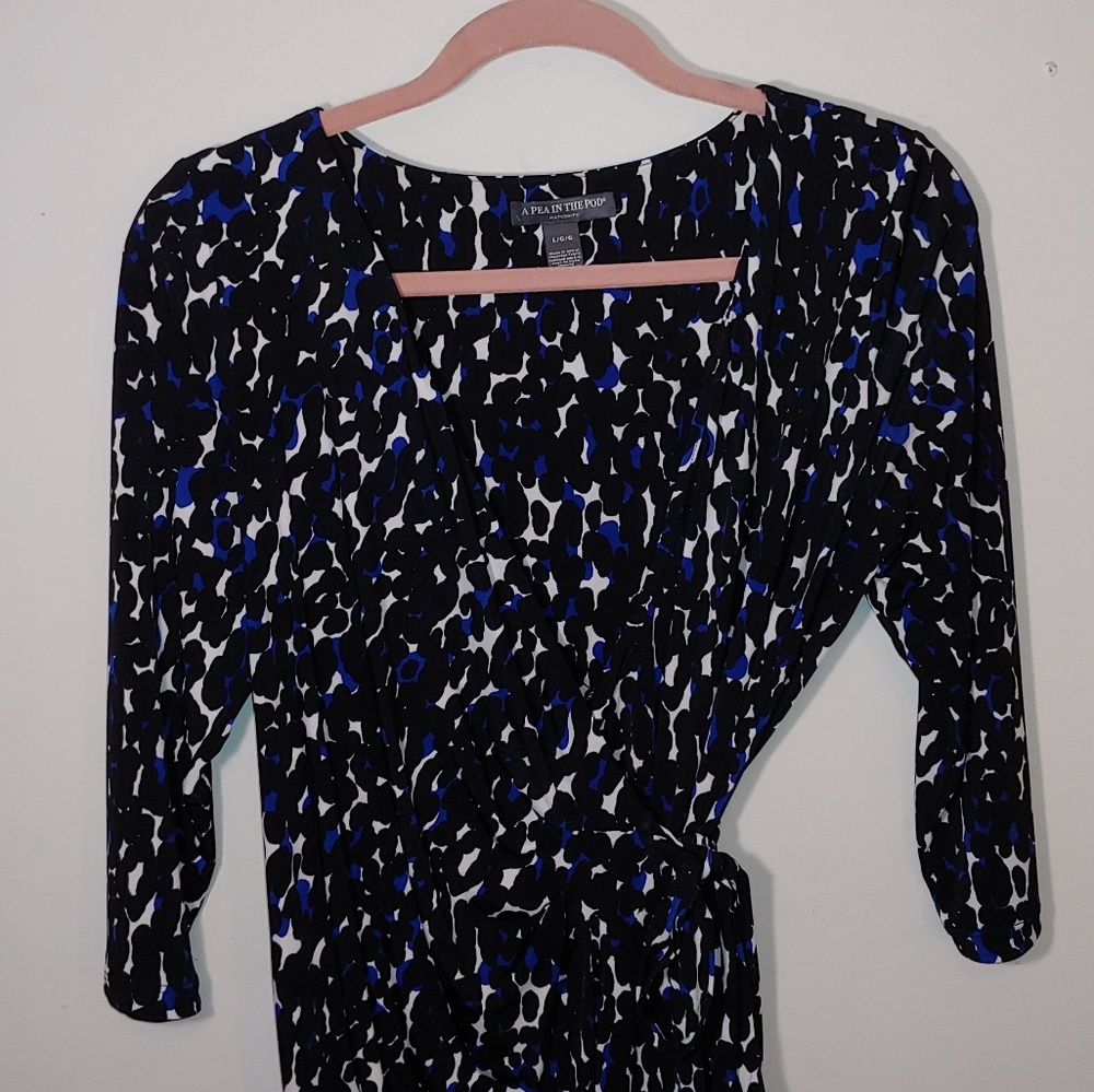 A PEA IN THE POD MATERNITY - PRINTED WRAP DRESS